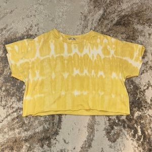 Tie Dye White and Yellow Washed Cropped Short Sleeve